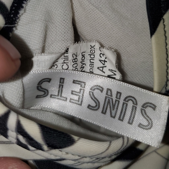 Sunsets Womens One Piece SwimSuit Medium - Picture 5 of 6